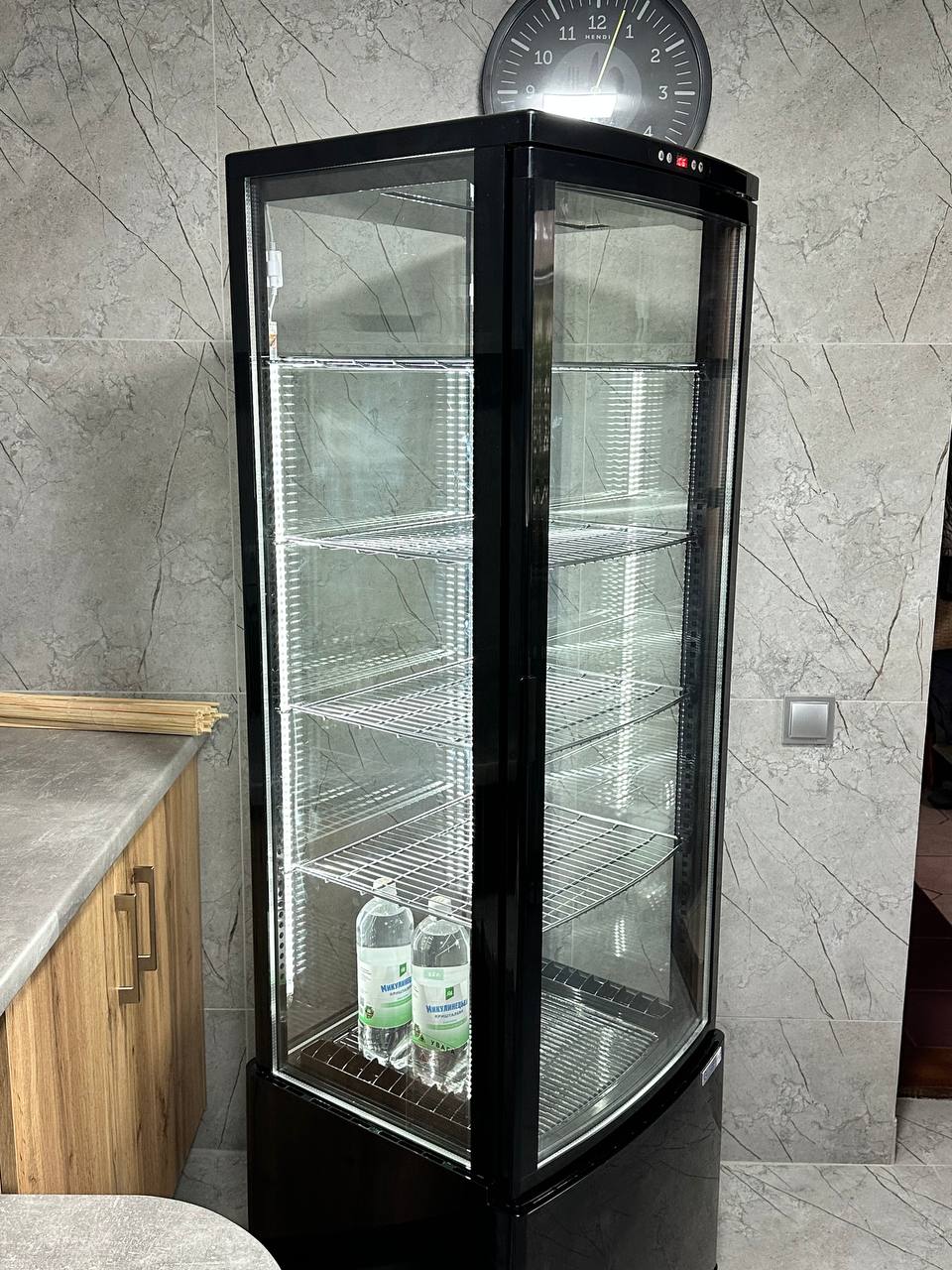 Холодильная витрина GoodFood RT235L3 чёрная